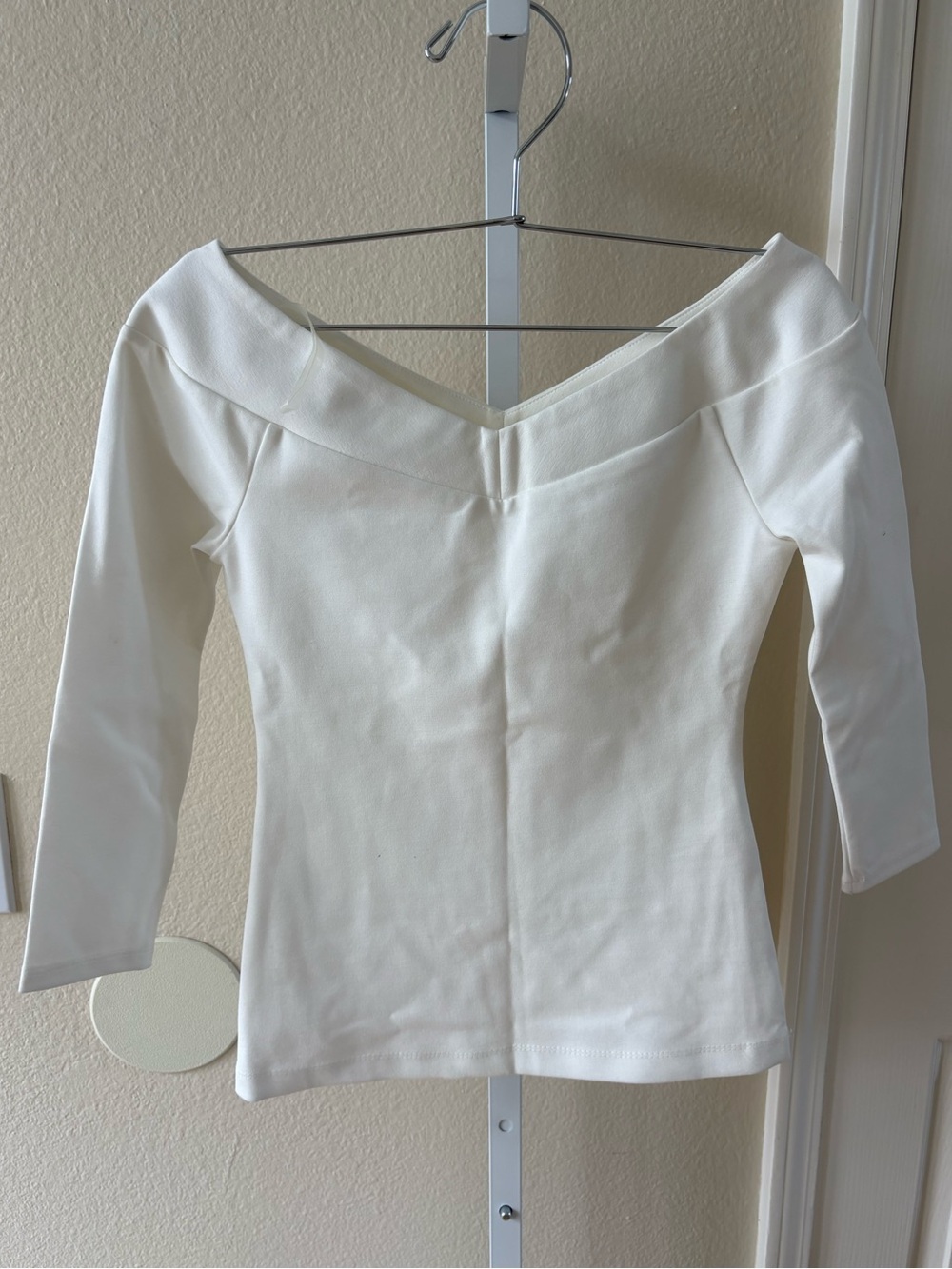Unique Vintage Midcentury V-Neck Long Sleeve Top in White - Size XS